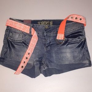 Super cute Jean shorts with belt